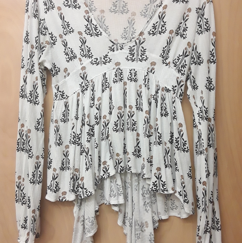 Free People white chamomile dandelion peasant top